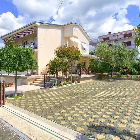 Apartments Jele Malinska Exterior photo