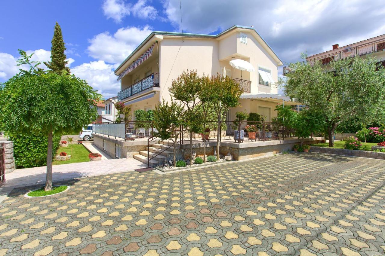 Apartments Jele Malinska Exterior photo