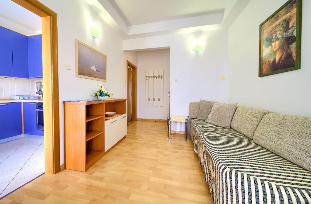 Apartments Jele Malinska Exterior photo