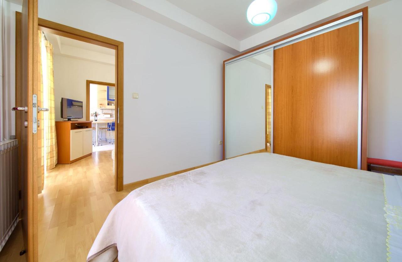 Apartments Jele Malinska Exterior photo