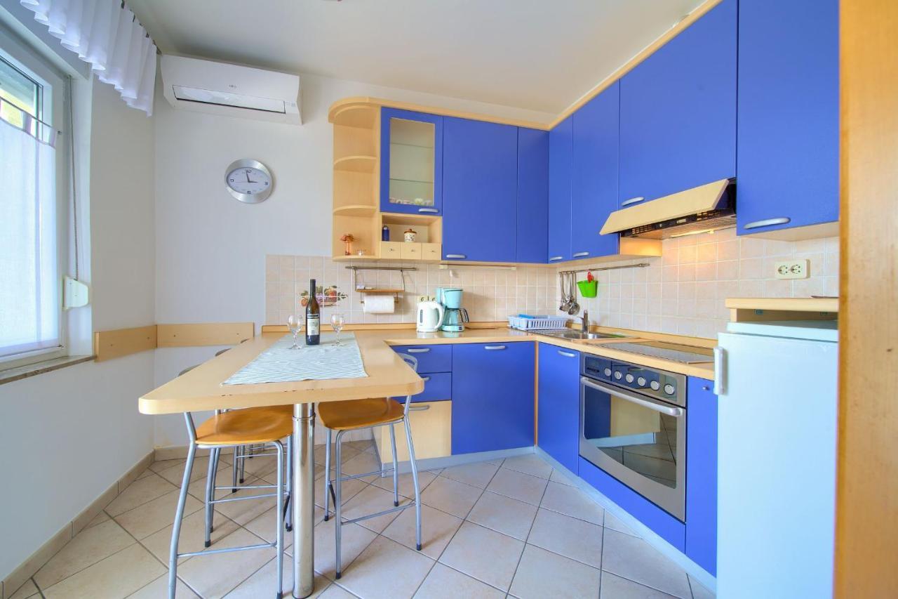 Apartments Jele Malinska Exterior photo