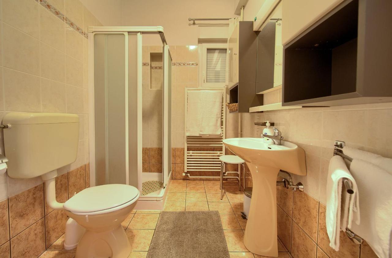 Apartments Jele Malinska Exterior photo