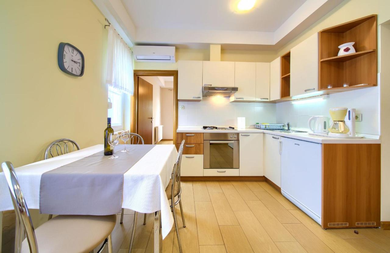 Apartments Jele Malinska Exterior photo